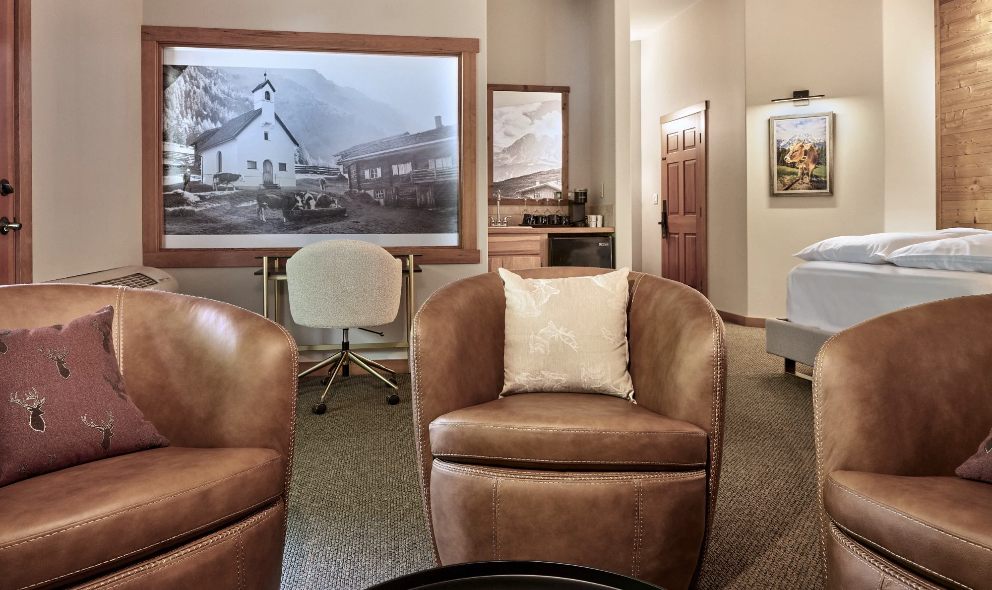 Autumn Suite leather armchairs and coffee bar