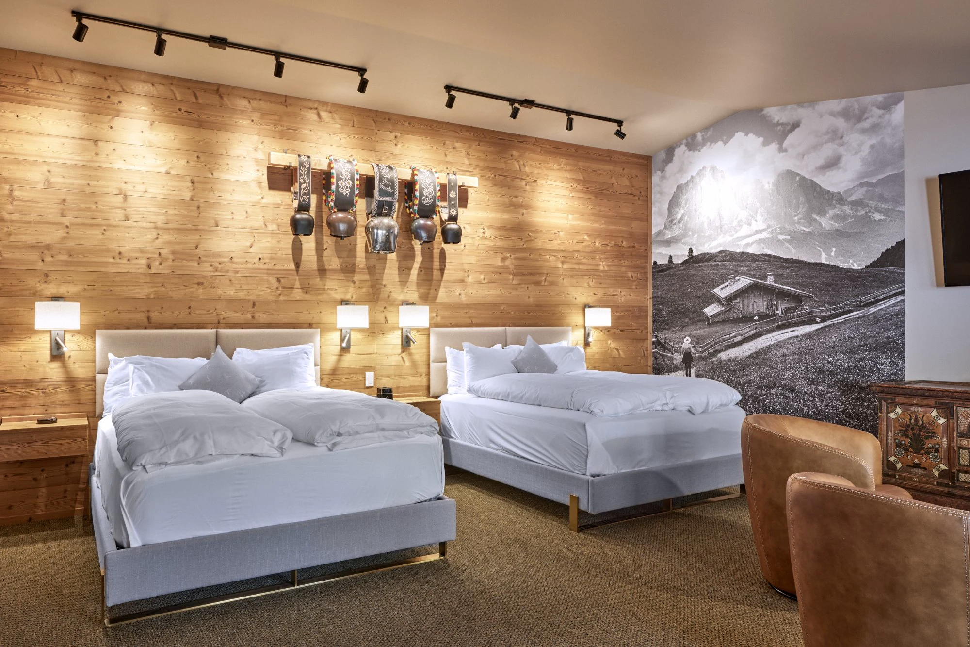 Autumn Suite two queen beds with cowbell rack above
