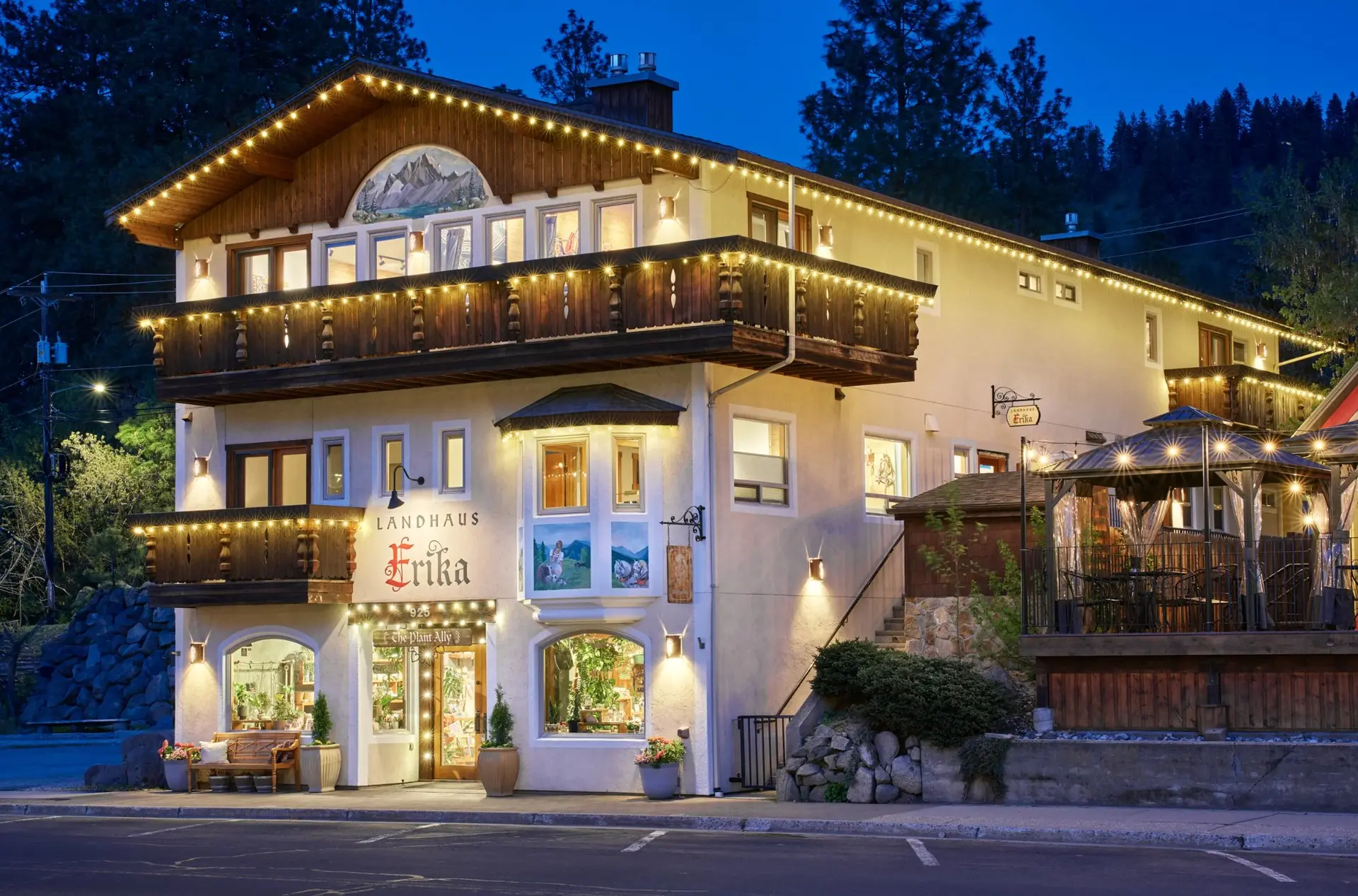 Landhaus Erika exterior at night on Commercial Street, Leavenworth