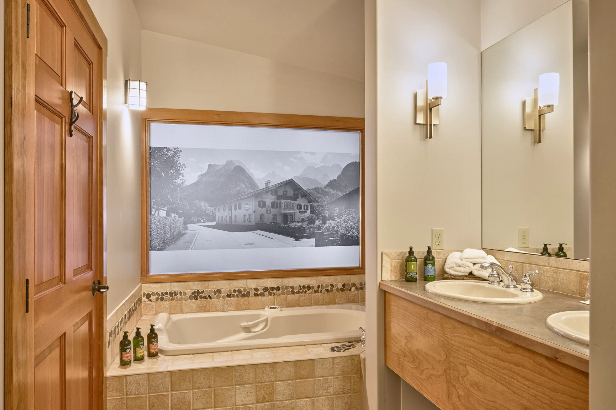 Spring Suite bathroom with soaking tub