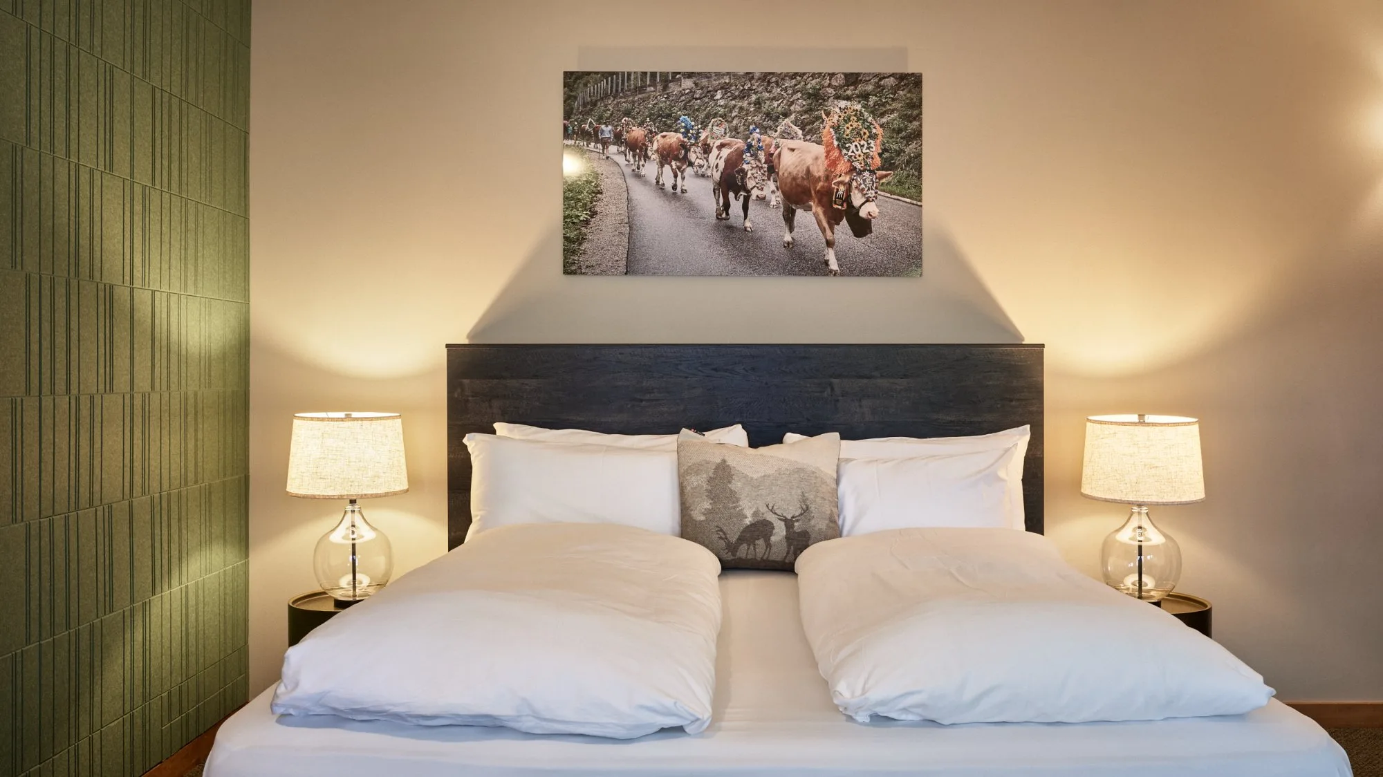 Winter Room king bed with almabtrieb canvas
